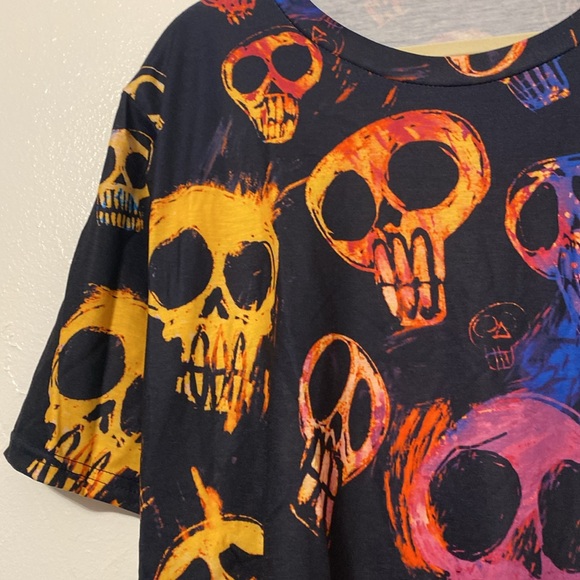 NEW Halloween Colorful Skulls Short Sleeve Plus size 1X - Picture 2 of 9